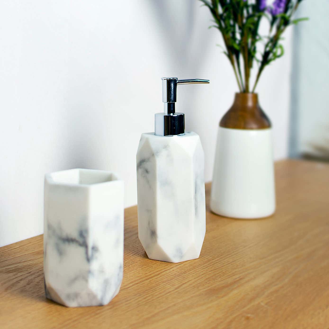 Marble Effect Resin Lotion Dispenser