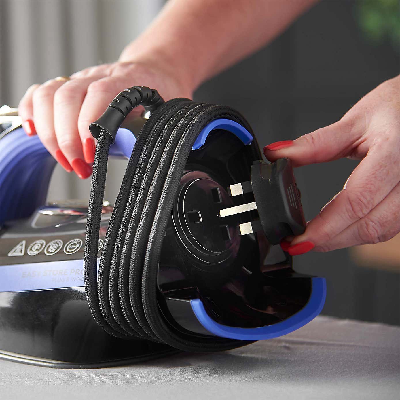 Russell Hobbs Easy Store Pro Iron