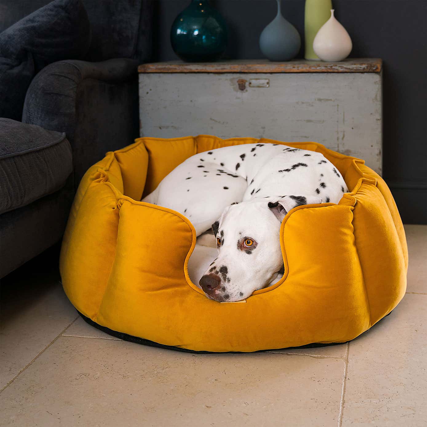 Lords and Labradors Velvet High Wall Dog Bed