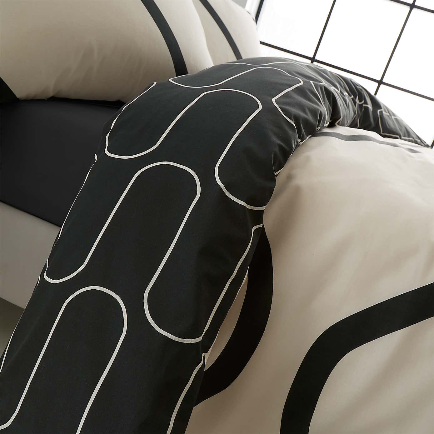 Catherine Lansfield Linear Curve Geometric Black Reversible Duvet Cover & Pillowcase Set