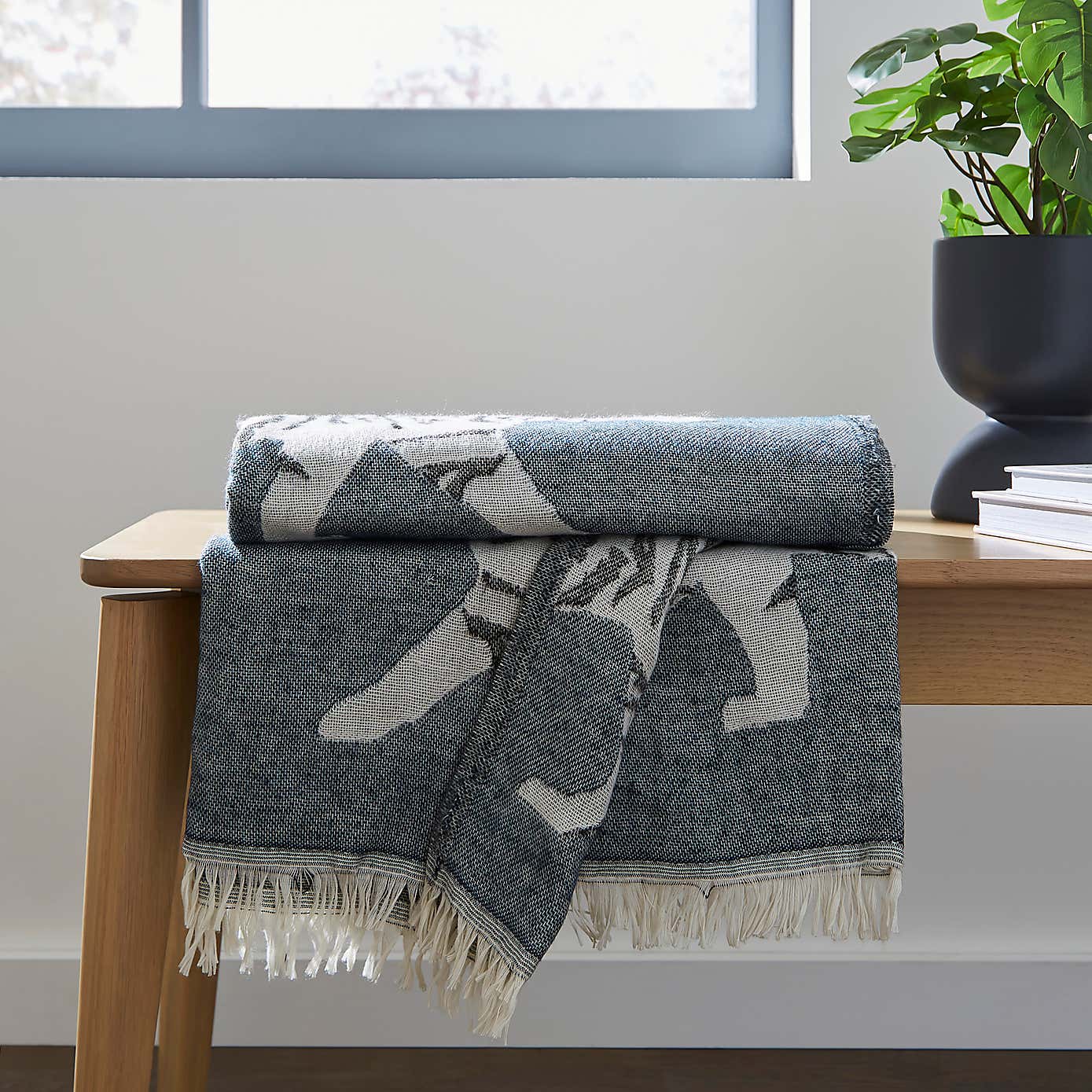 Tiger  Jacquard Woven Throw 155x170