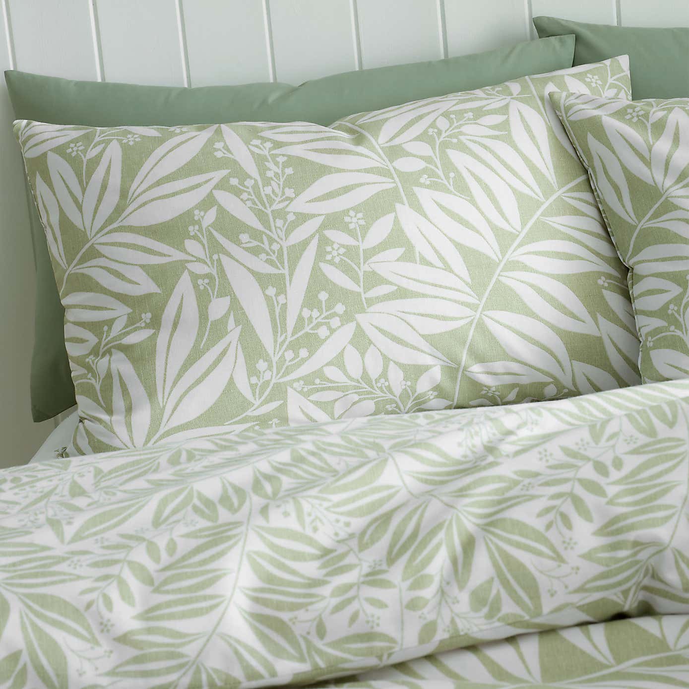 Catherine Lansfield Sorrel Leaves Reversible Duvet Cover & Pillowcase Set