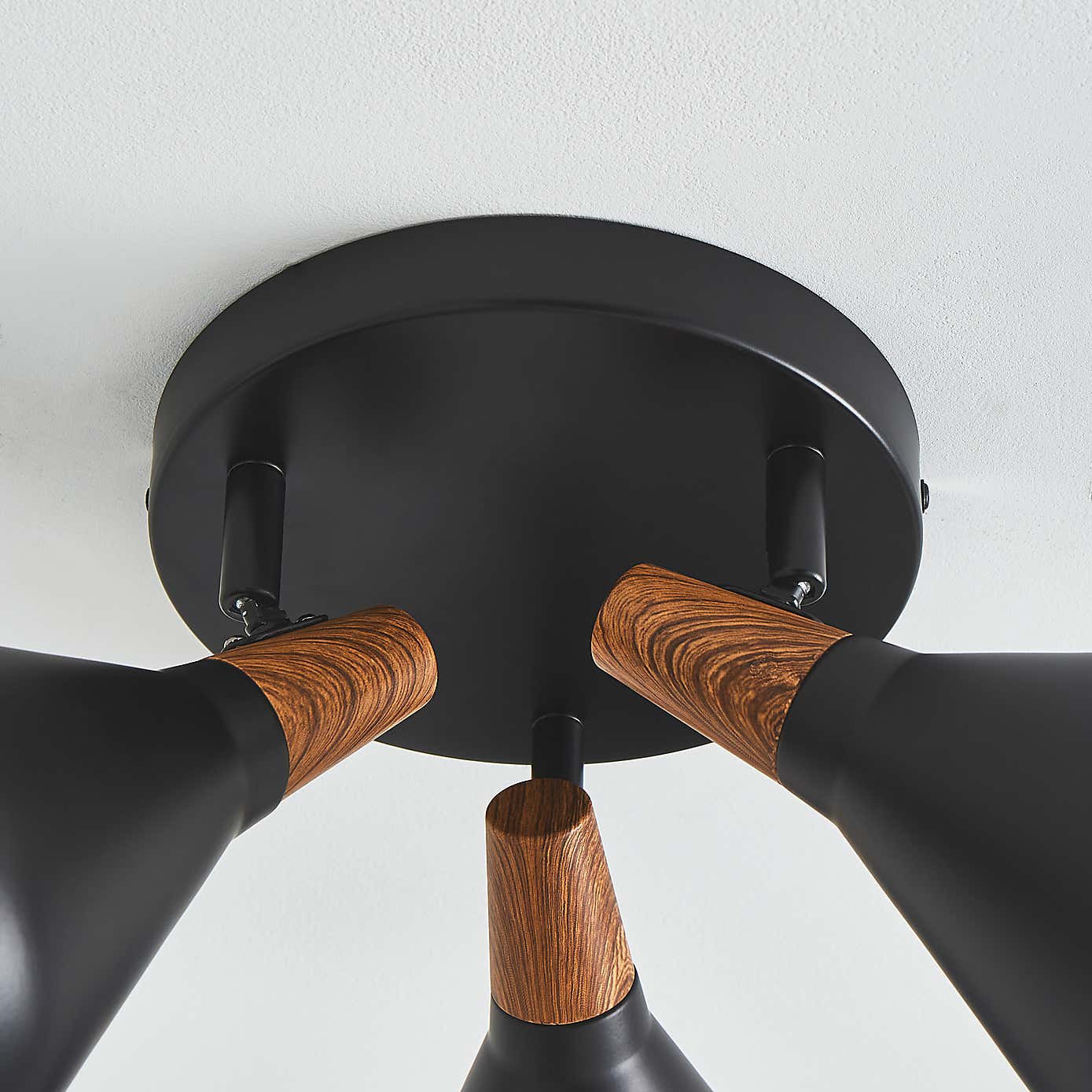 Wolston 3 Light Spotlight