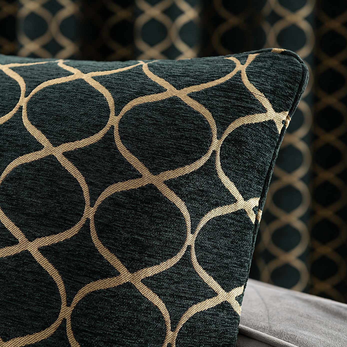 Ogee Chenille Cushion