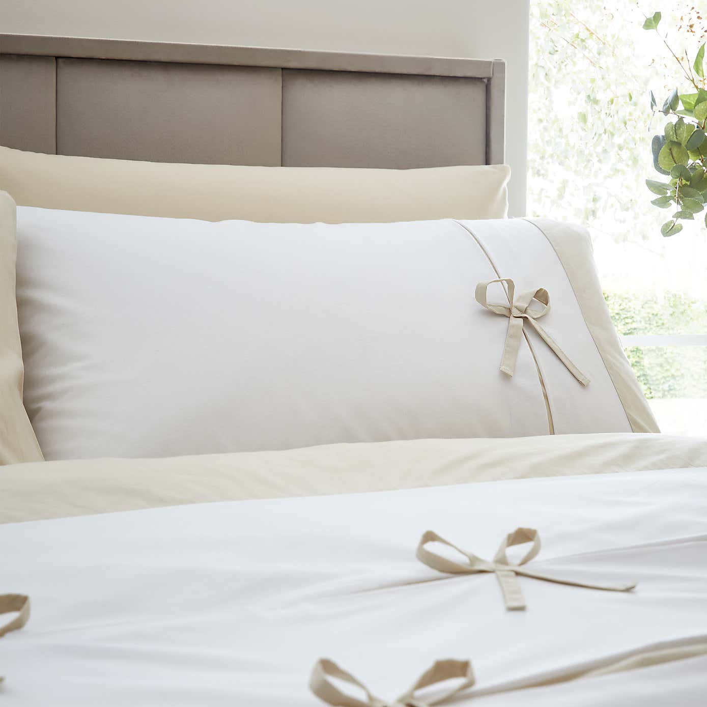 Catherine Lansfield Milo Bow Duvet Cover & Pillowcase Set