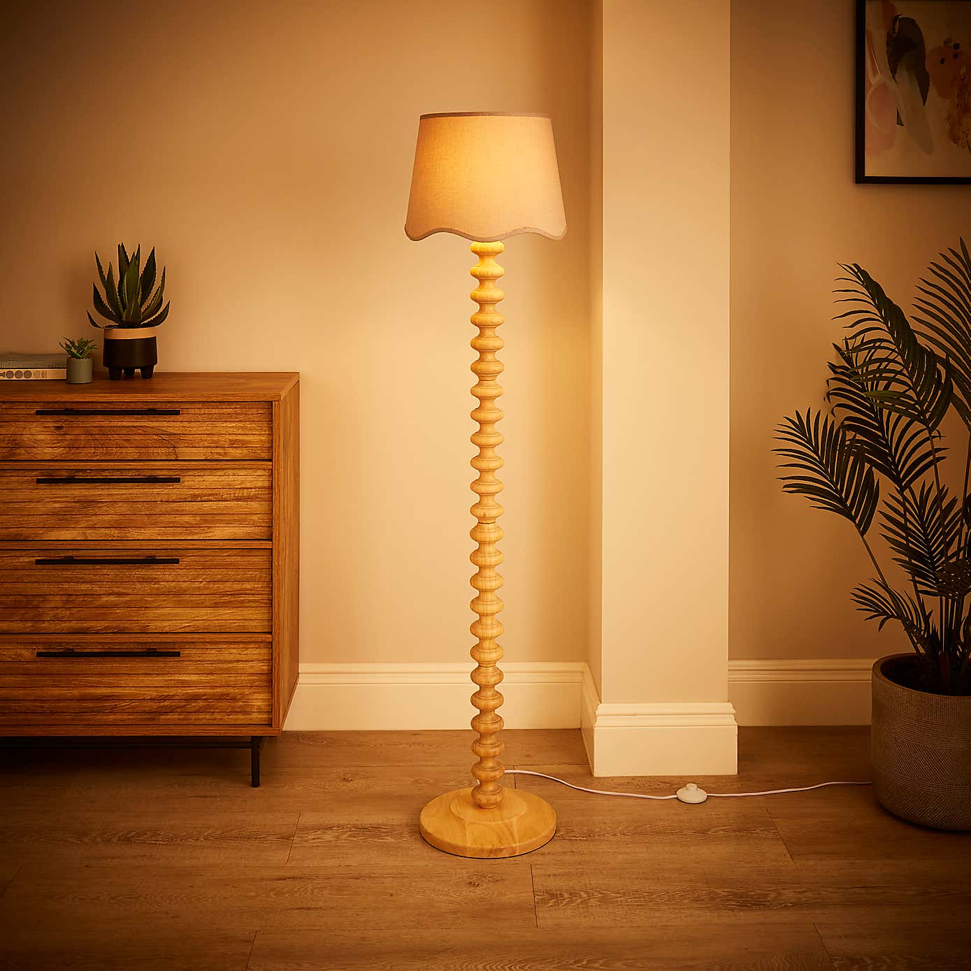 Scalloped Edge Linen Lamp Shade