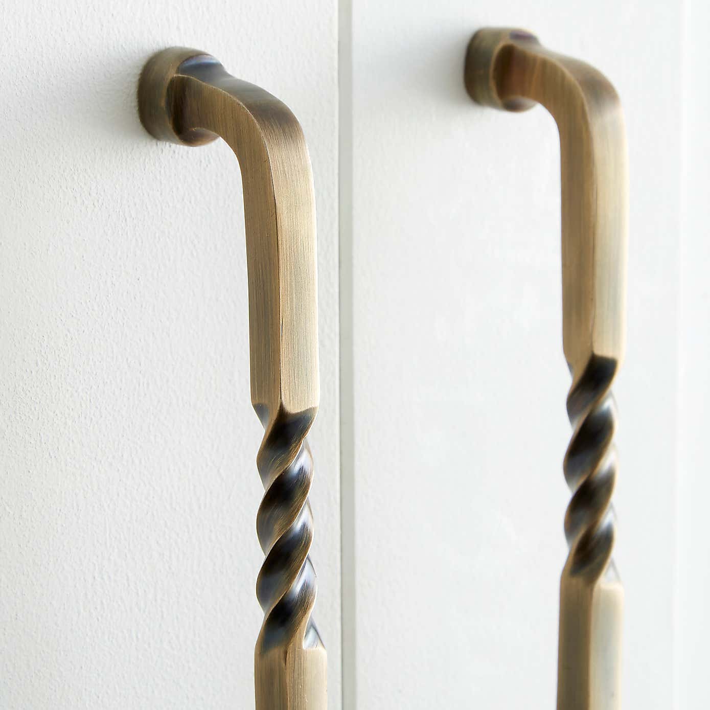 Set of 2 Twisted 18cm Door Handle