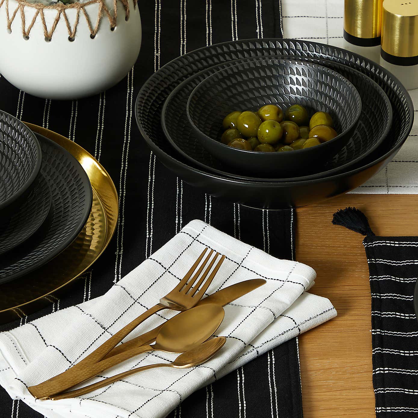 Zen Gold Effect 16 Piece Cutlery Set
