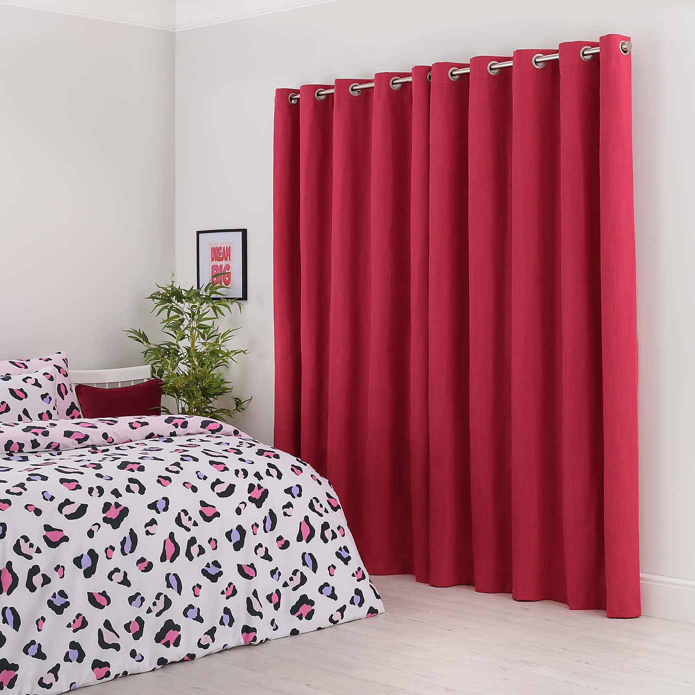 Solar Blackout Eyelet Curtains