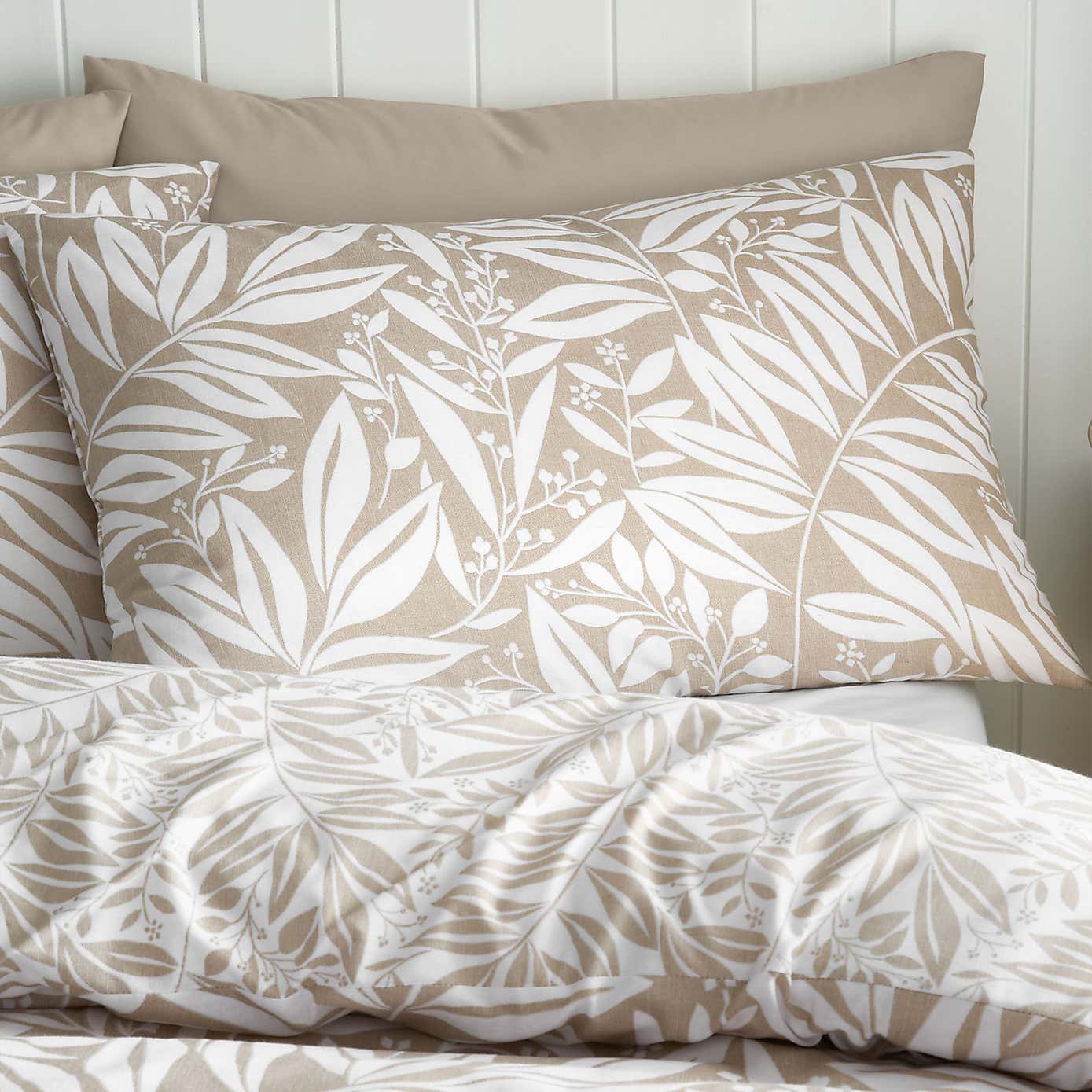 Catherine Lansfield Sorrel Leaves Reversible Duvet Cover & Pillowcase Set
