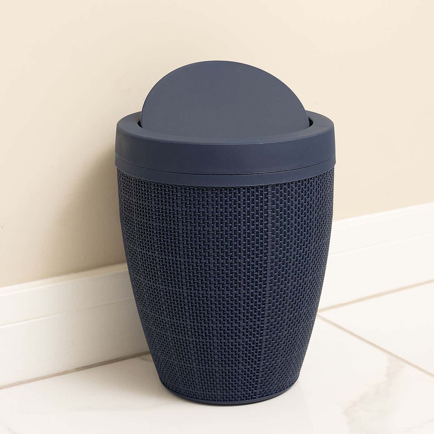 Addis Hessian Swing Lid Bathroom Bin