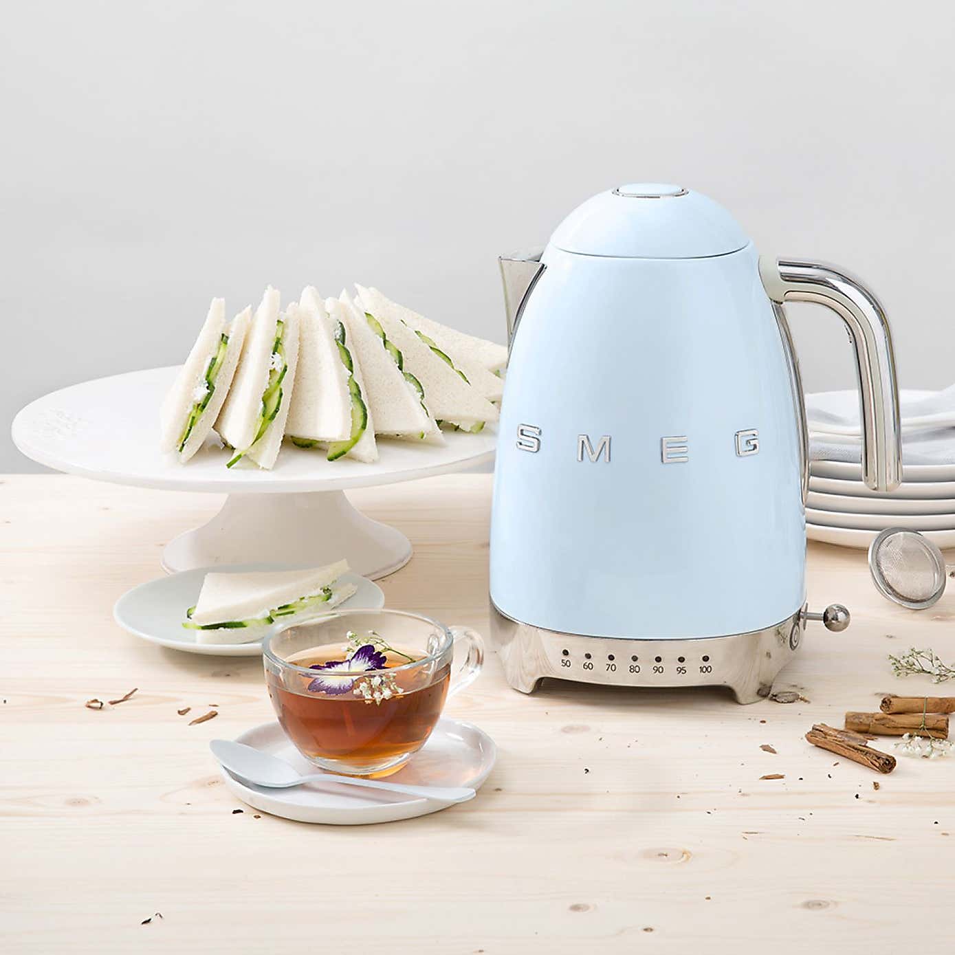 SMEG Retro Temperature Controlled Electric Kettle