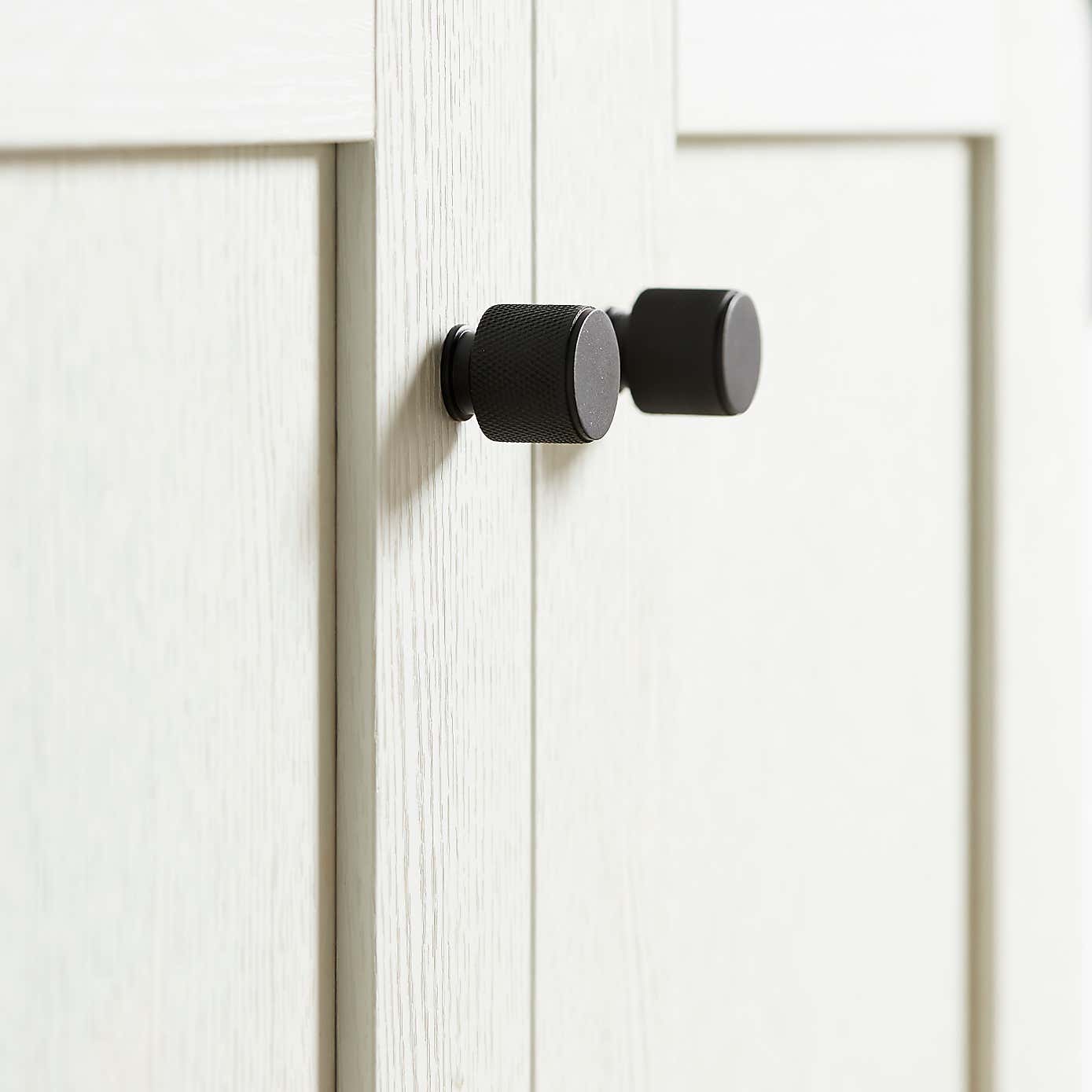 Set of 2 Knurled Door Knobs