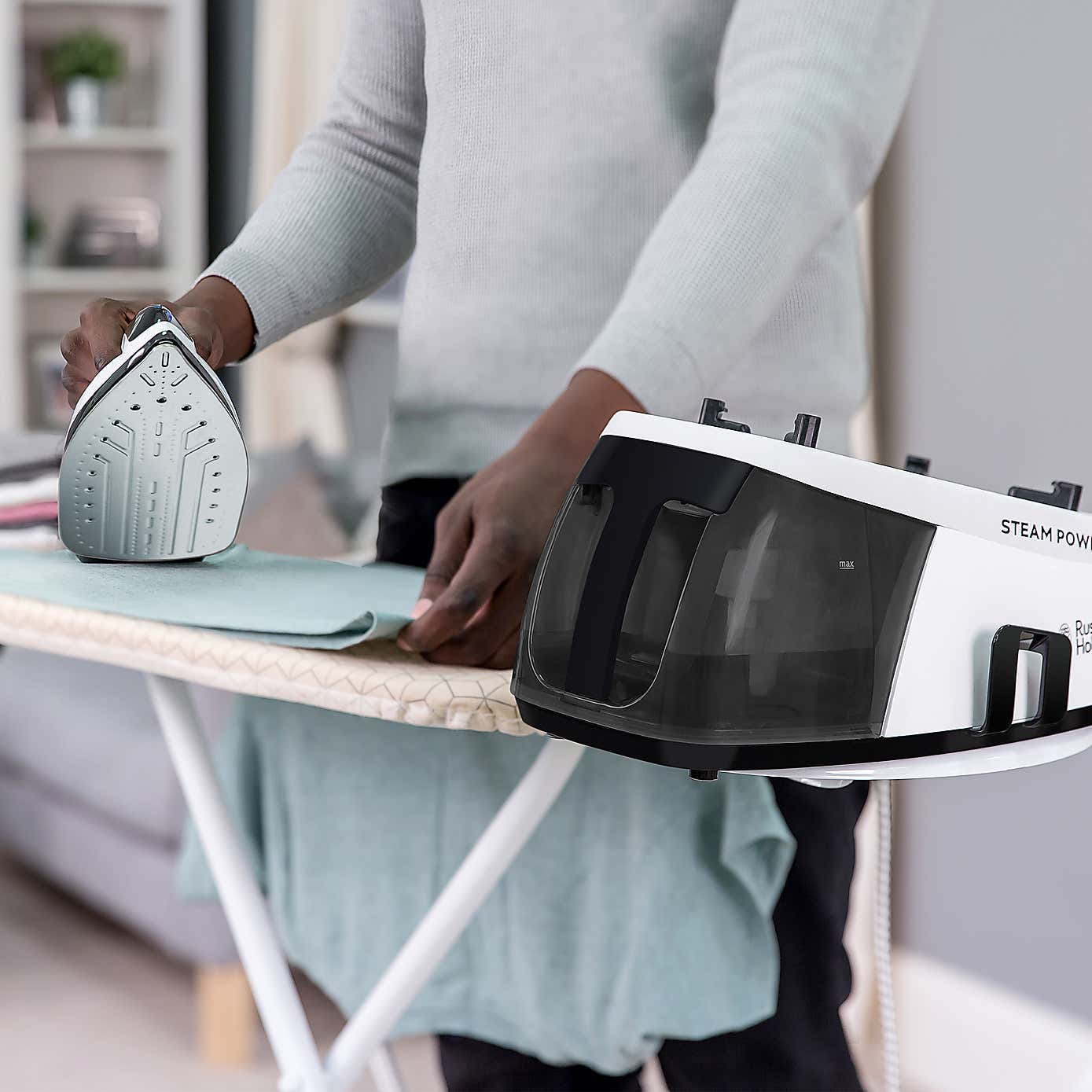 Russell Hobbs 2400W Steam Power Steam Generator