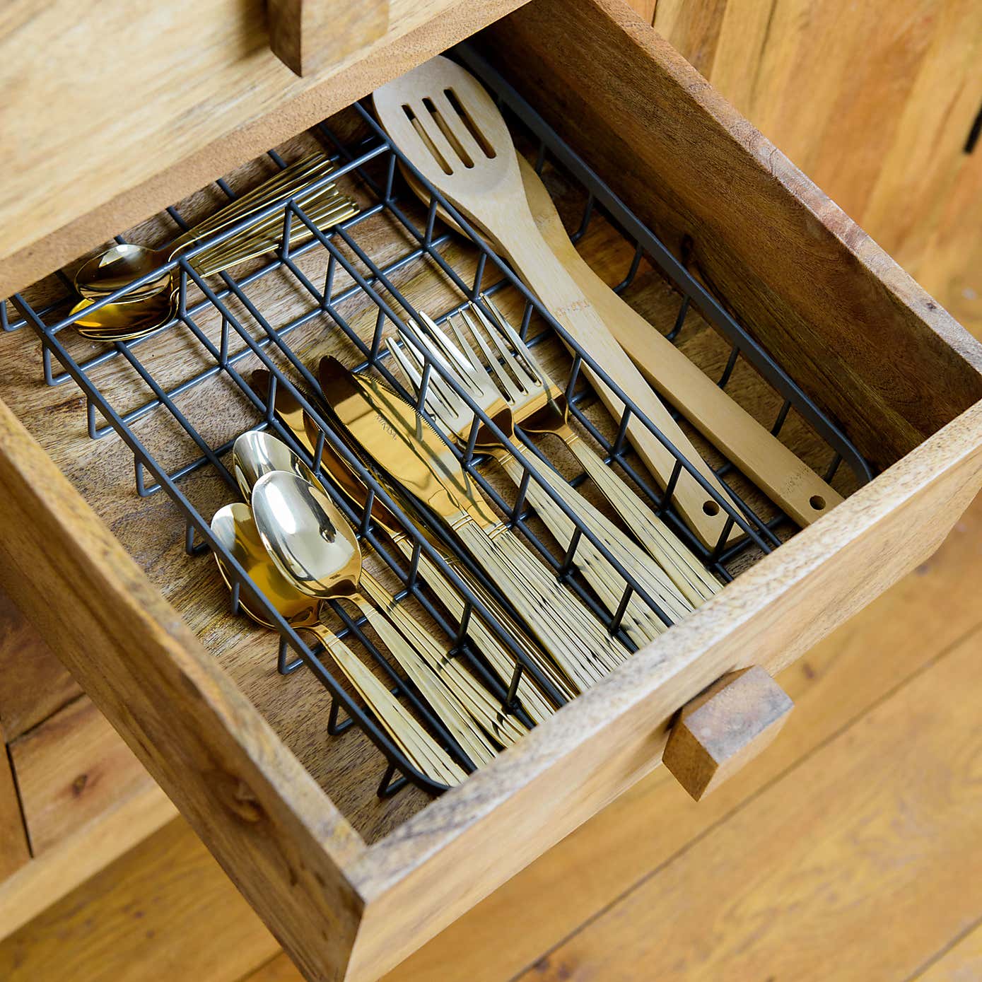 Vintage-Style Compact Wire Metal Cutlery Tray