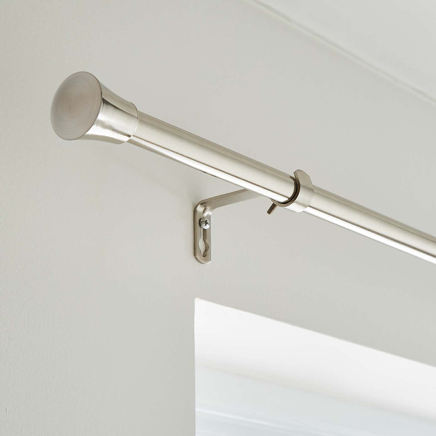 Trumpet Extendable Metal Curtain Pole