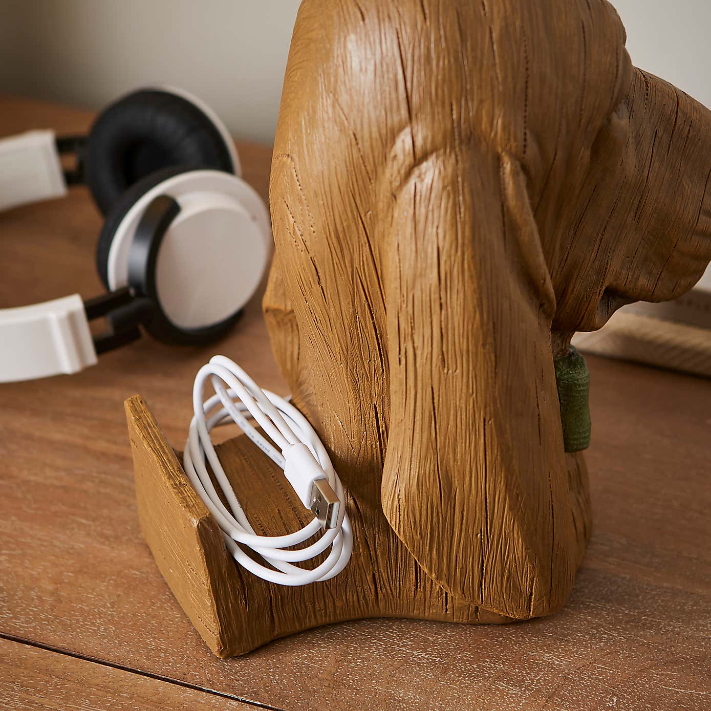 Humphrey Hound Dog Headphone Holder