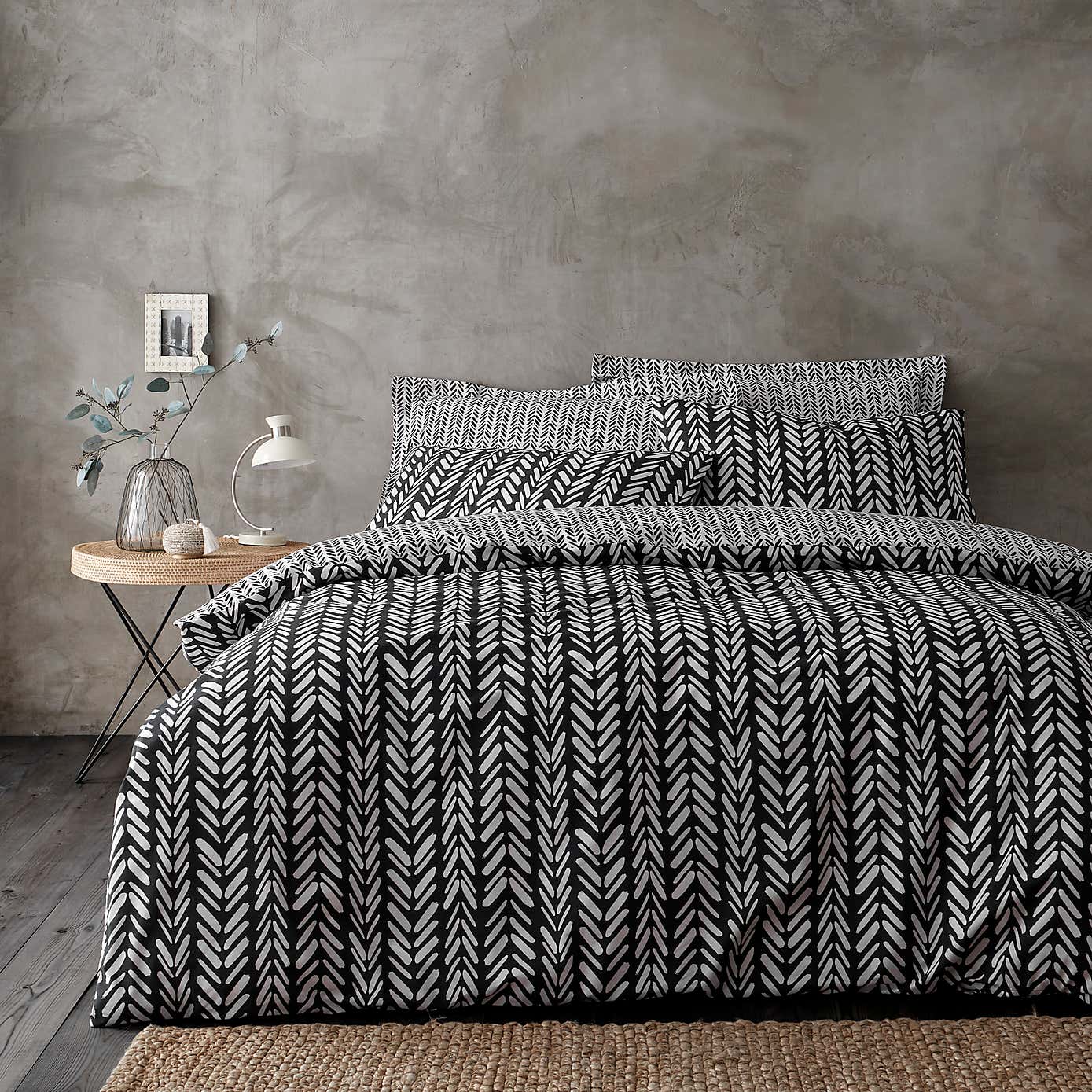 Anthony Repeat Black 100% Cotton Oxford Pillowcase