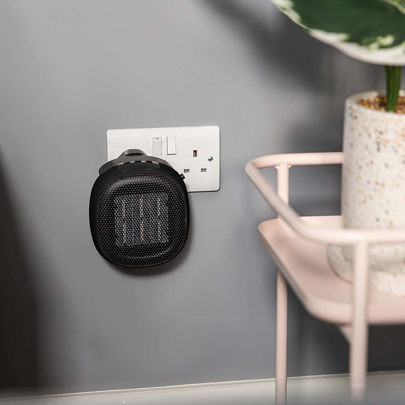 Russell Hobbs 700W Black Compact Plug Ceramic Heater