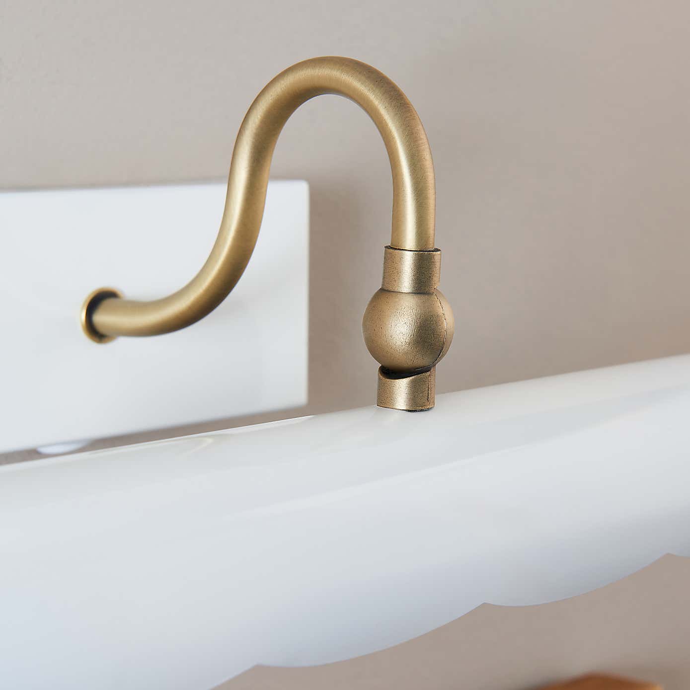 Remi Scalloped Adjustable Picture Wall Light