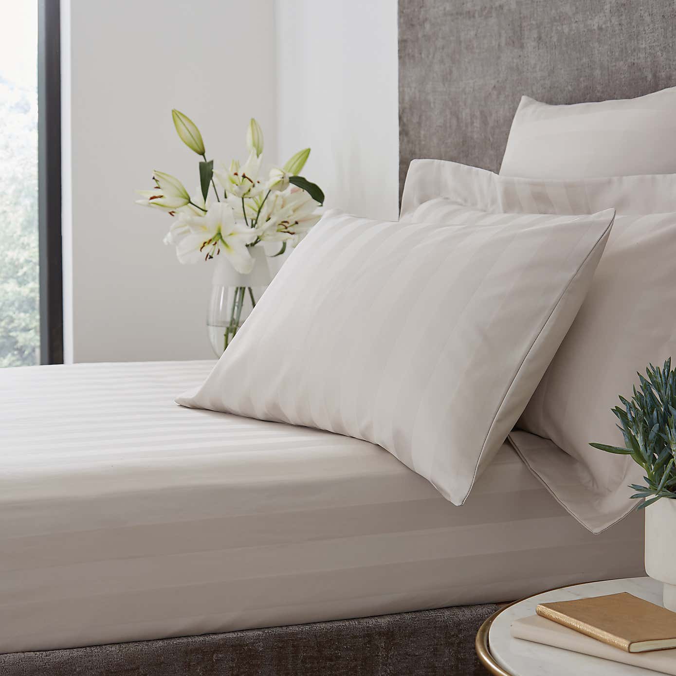 Hotel 230 Thread Count Stripe Fitted Sheet