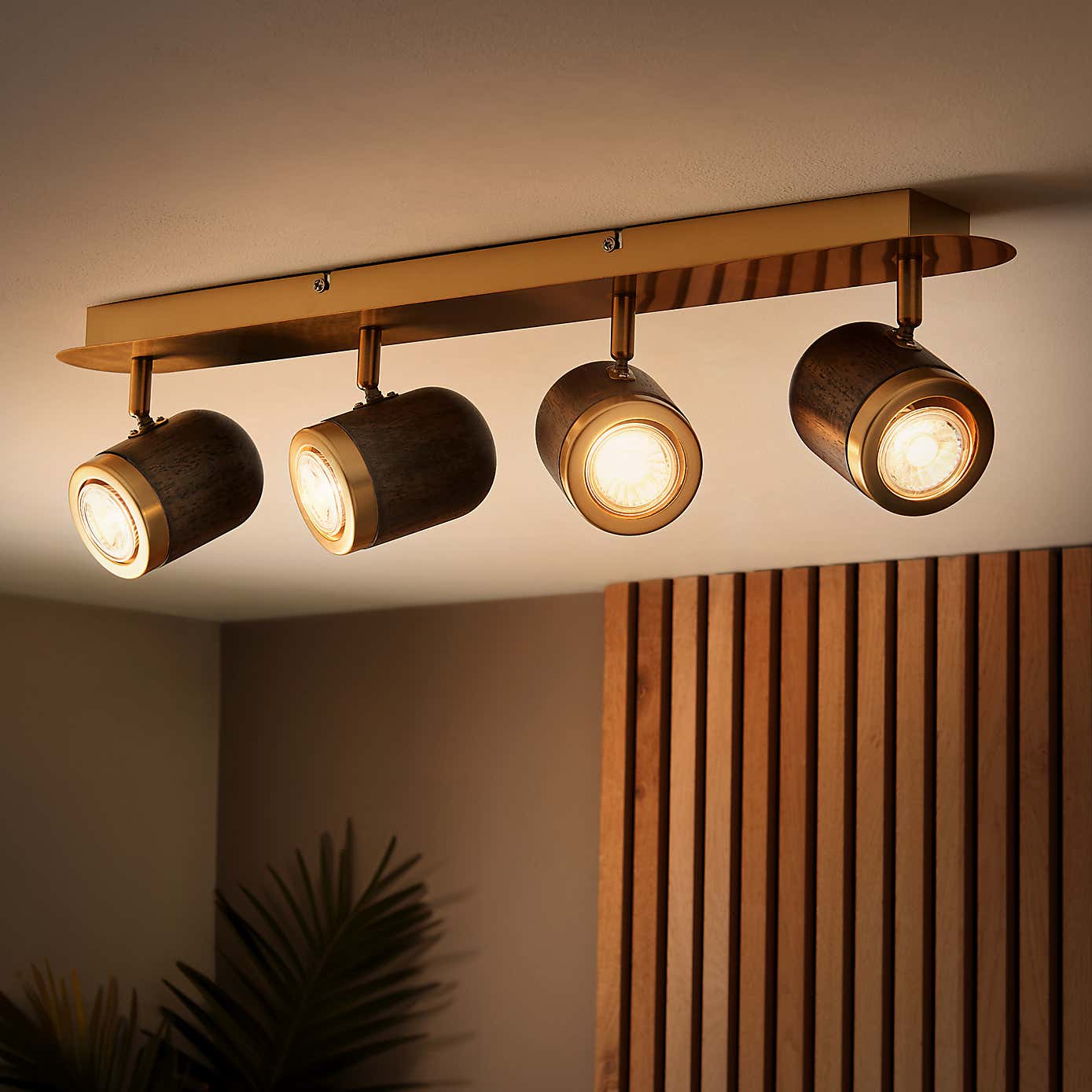 Gio Retro 4 Light Adjustable Spotlight Bar