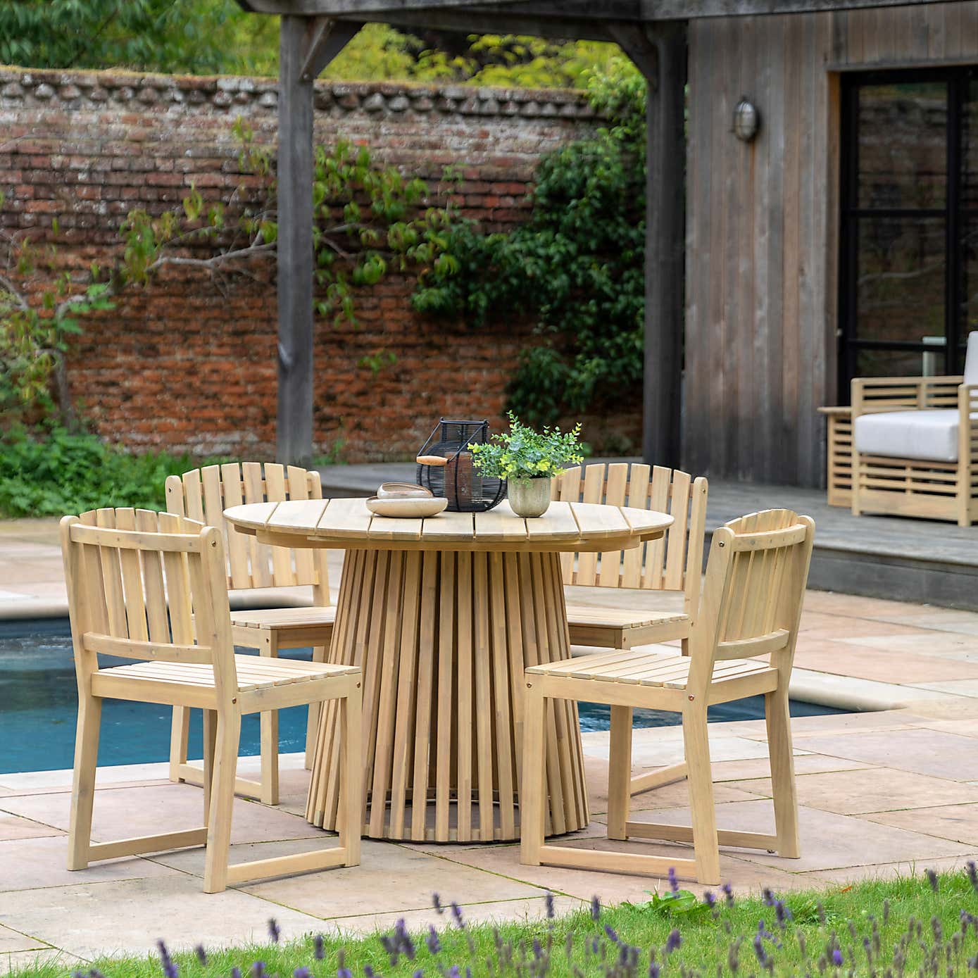 Cedar & Sage Cento 4 Seater Round Outdoor Dining Table