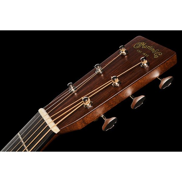 Martin Guitar D-28 Sunburst Lefthand