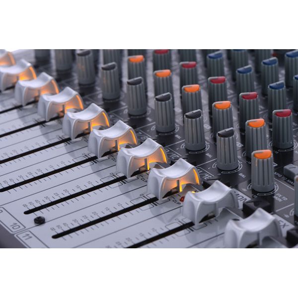 Behringer Xenyx QX1222USB