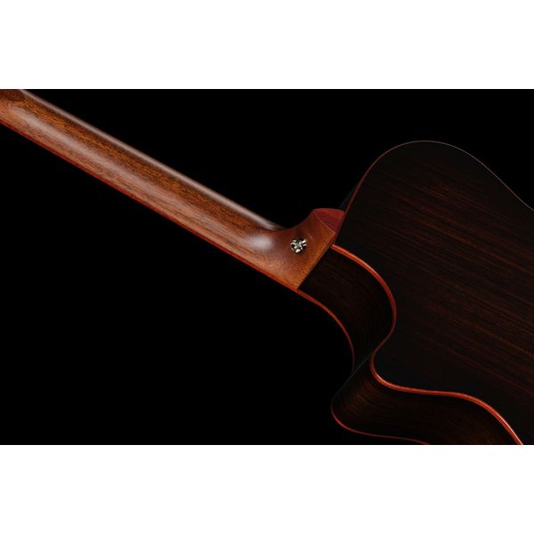 Taylor Custom #25: Le Rouge