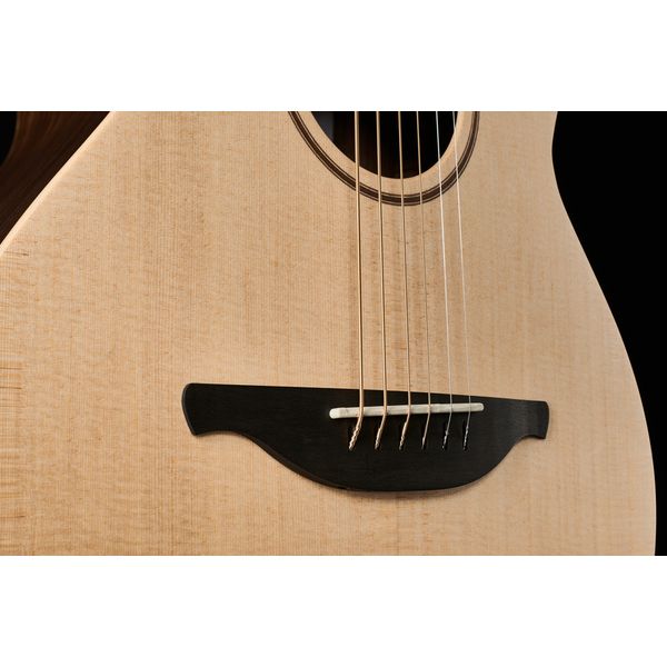 Sheeran by Lowden W02