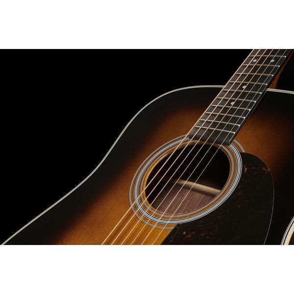 Martin Guitar D-28 Sunburst