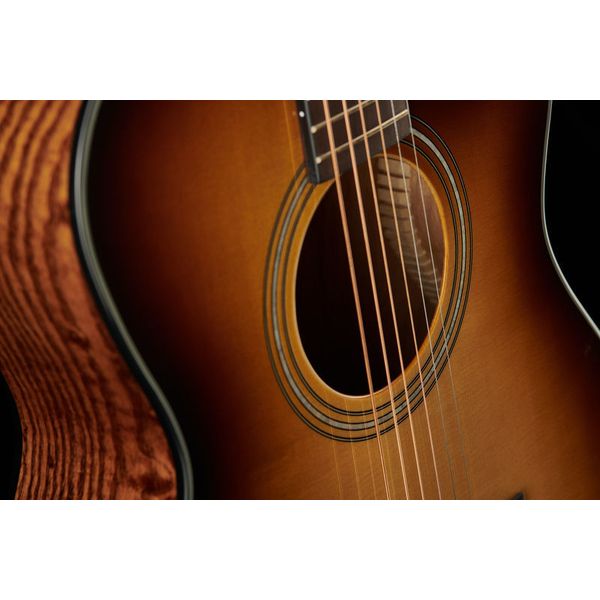 Guild OM-260CE Deluxe Burl LTD