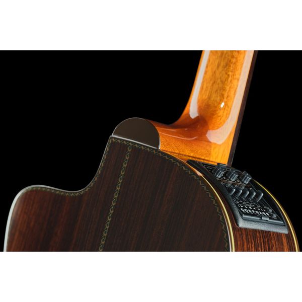 Takamine DH90 w/Softcase