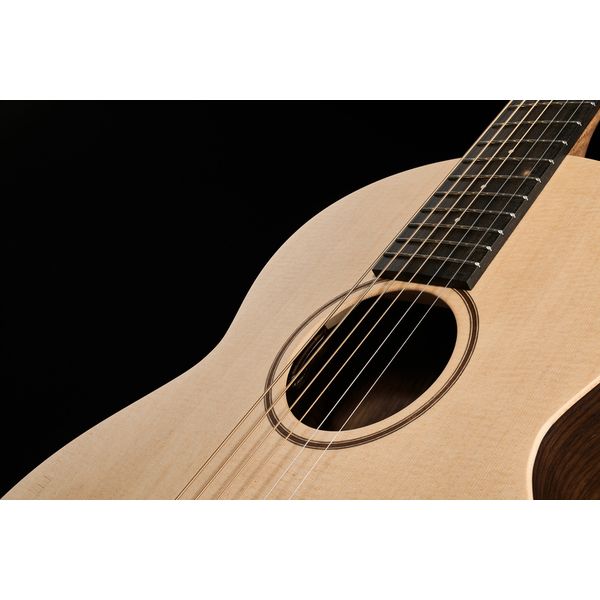 Sheeran by Lowden W02