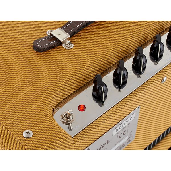 Fender Blues Junior Lacquered Bundle