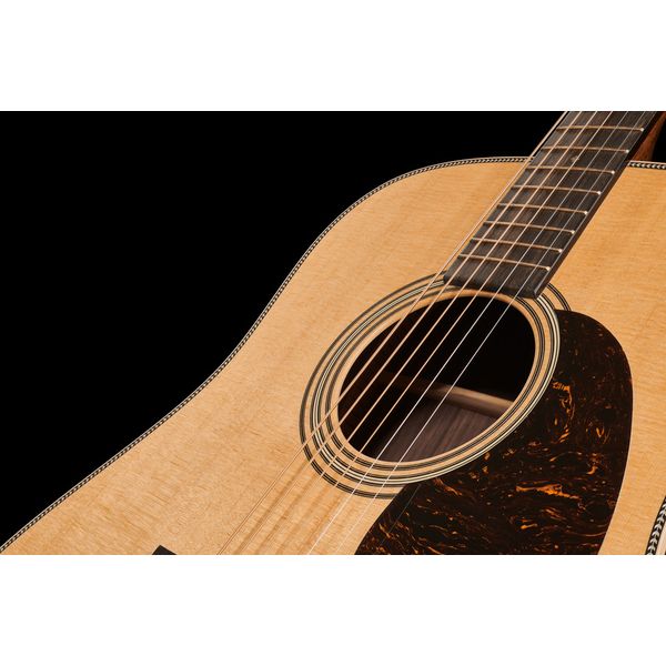 Martin Guitar D-28 Modern Deluxe