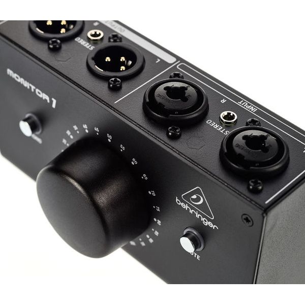 Behringer Monitor1