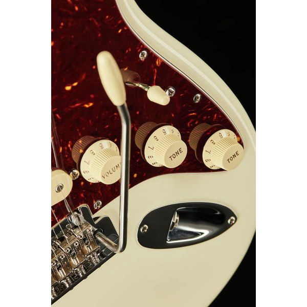 Fender AM Pro II Strat OWT