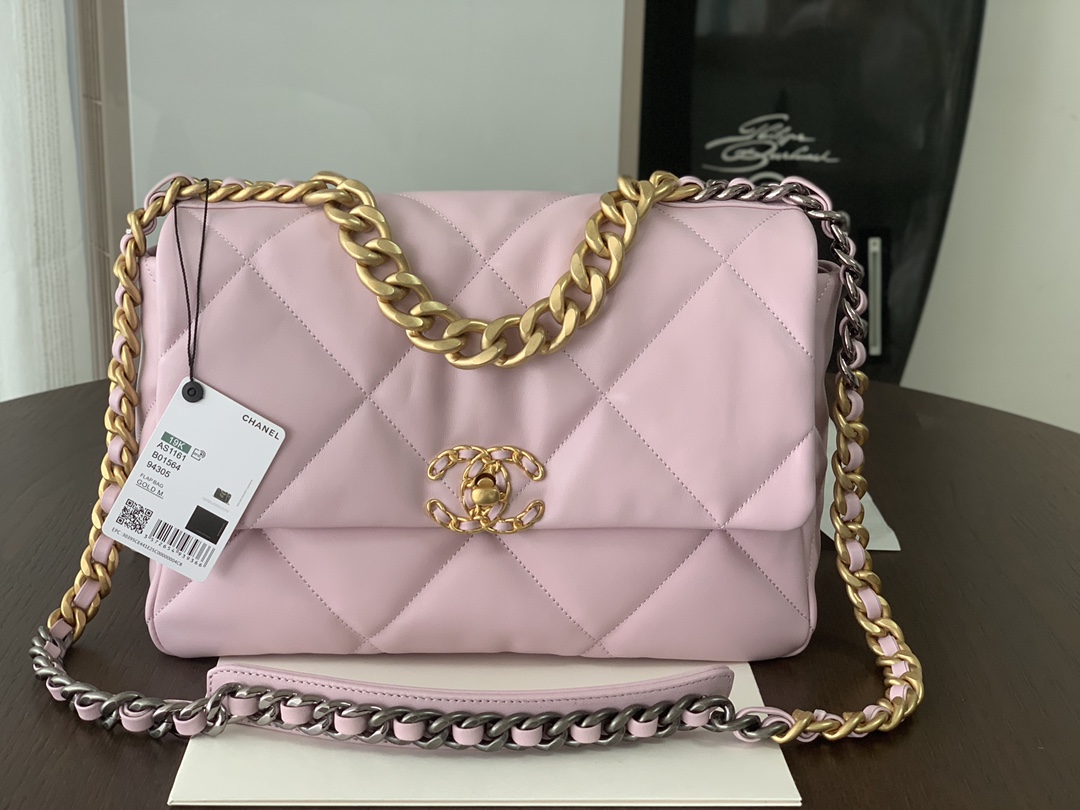 Chanel 19 medium