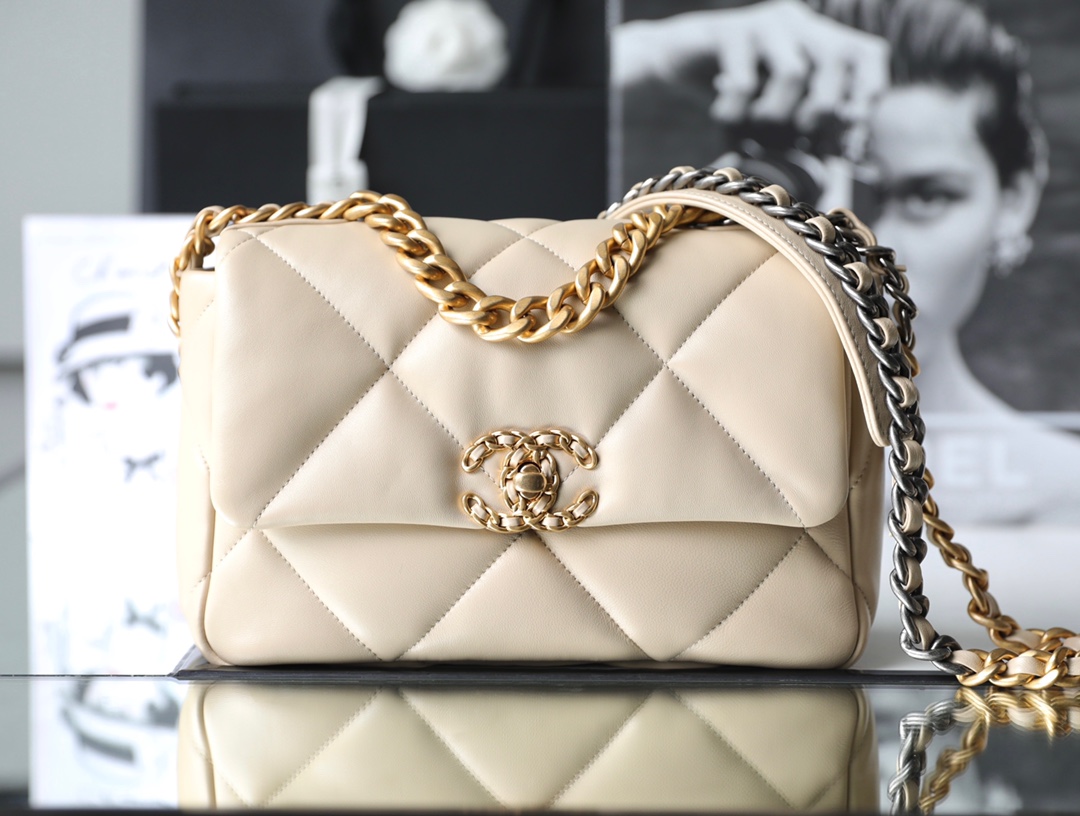 Chanel 19