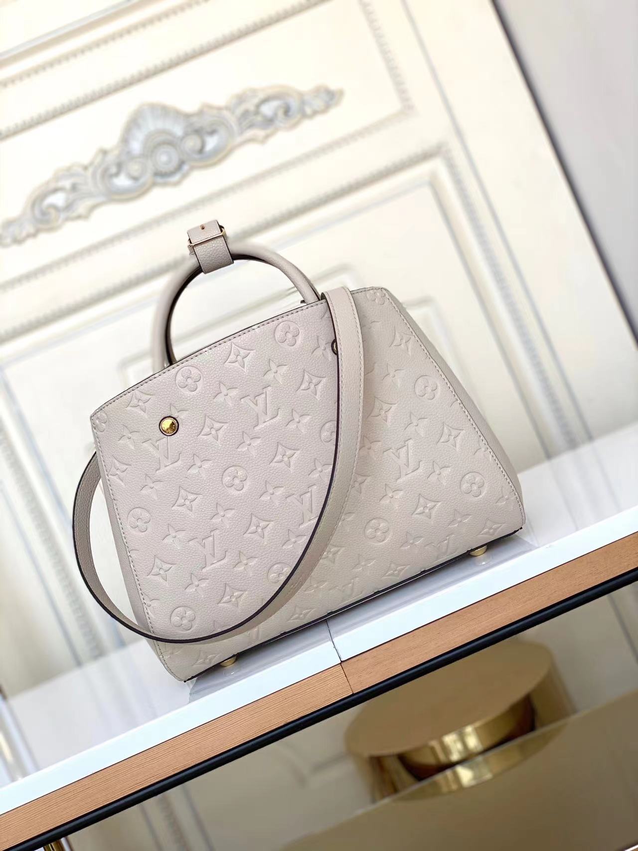 Montaigne MM  Empreinte Leather