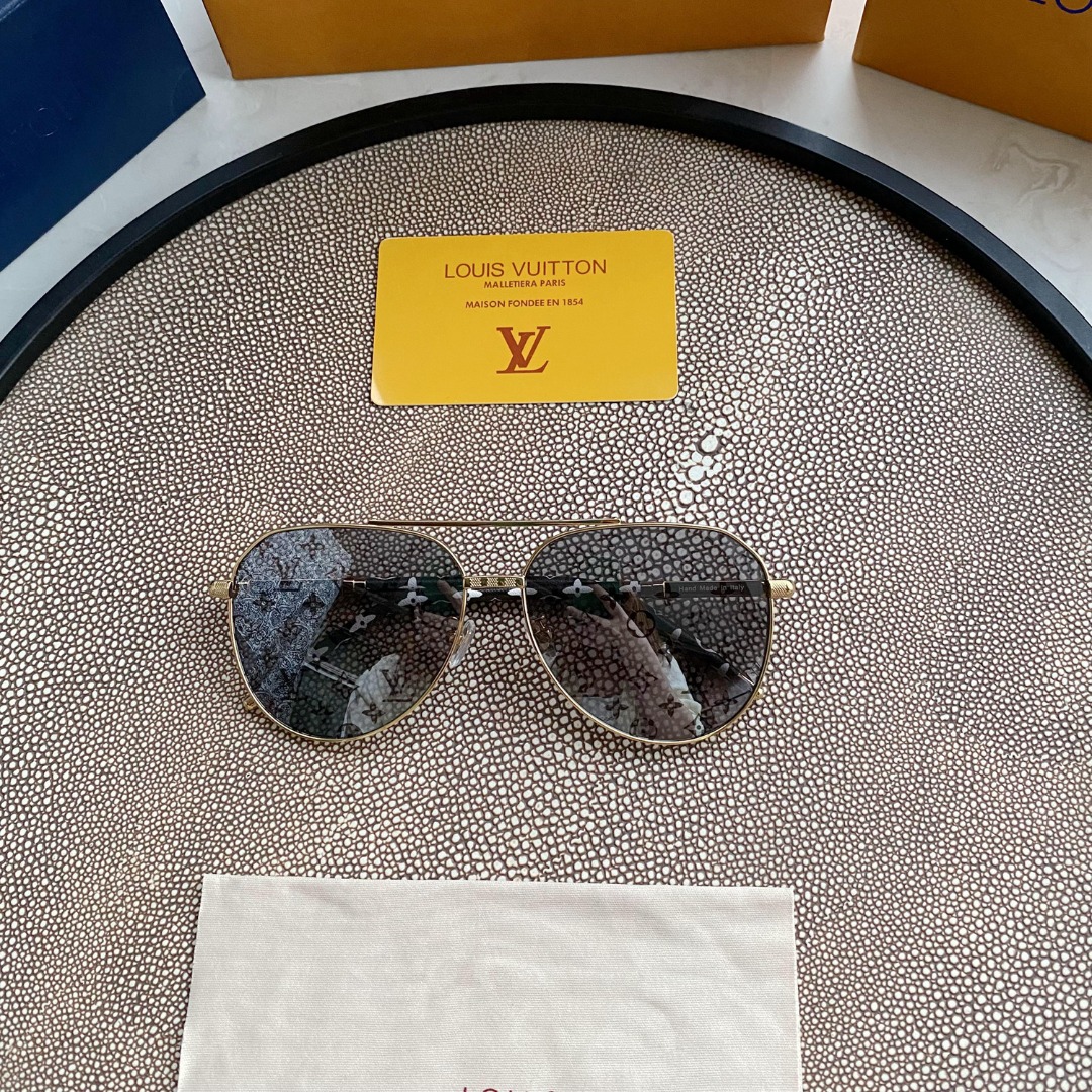 MATTHEW WILLIAMSON MAGNOLIA SUNGLASSES IN YELLOW GOLD