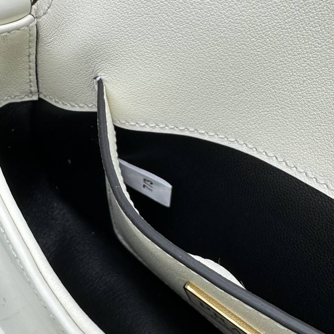 Prada 24S
