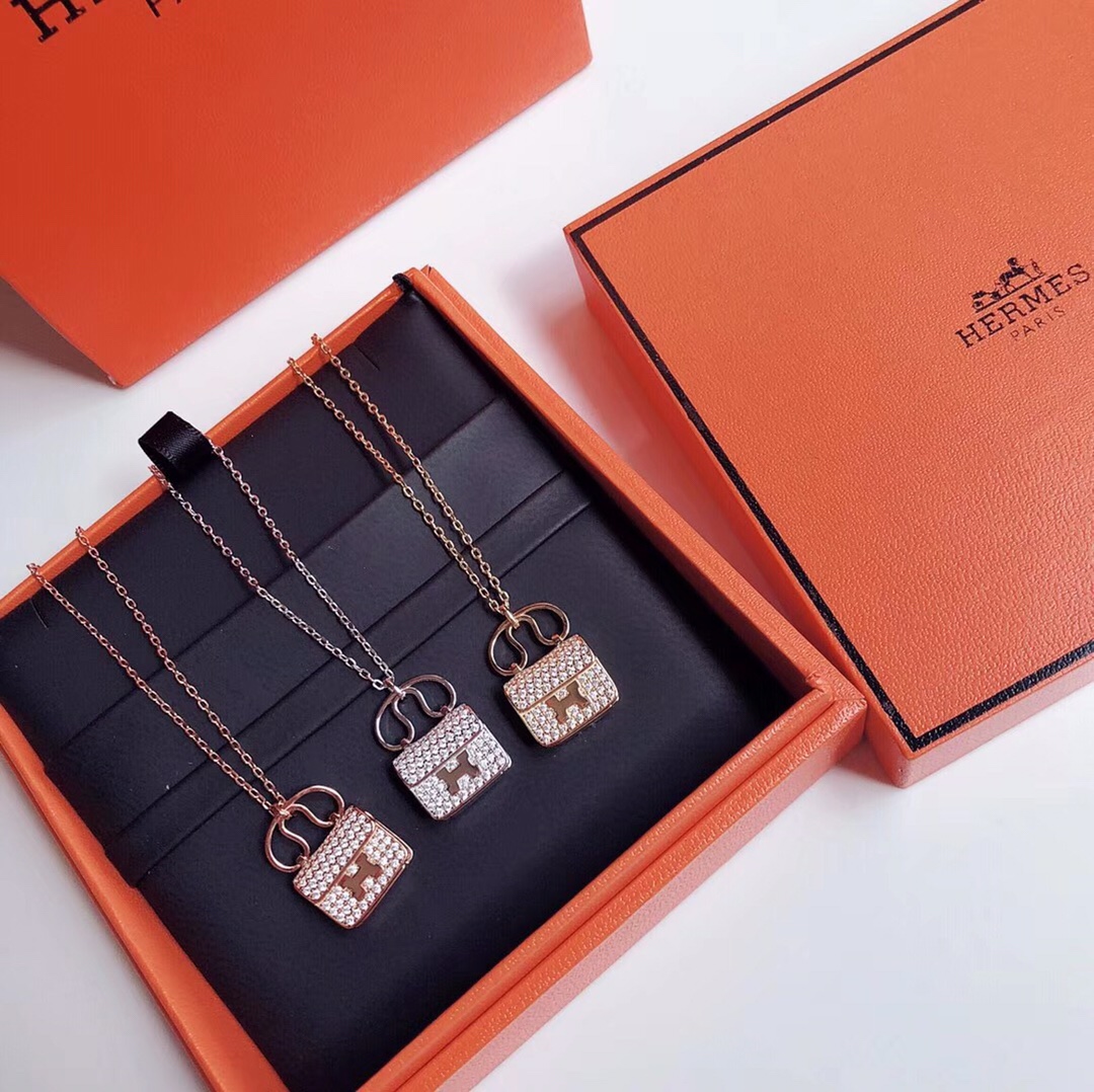 Hermès Amulettes Constance Pendant