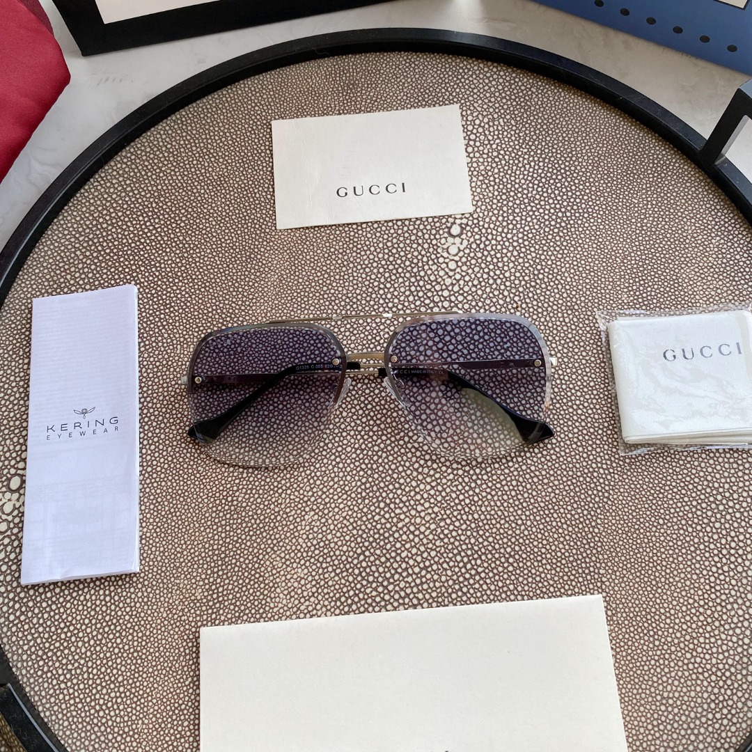 GUCCI SUNGLASSES
