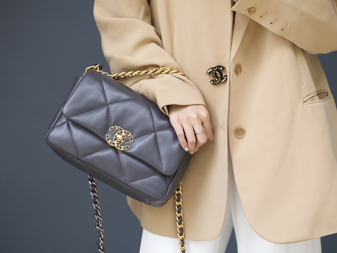 Chanel 19