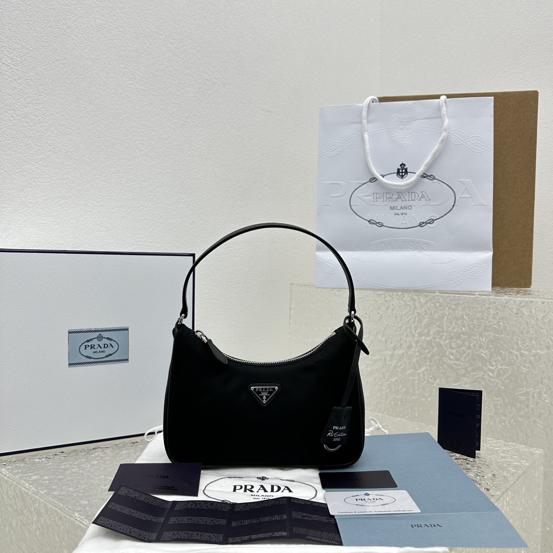 Prad𝚊 nylon Hobo