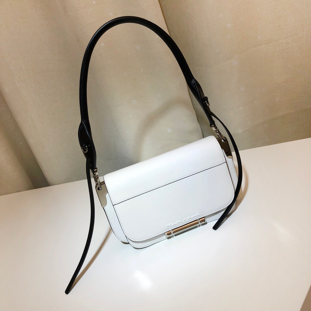 Sybille Clasp bag