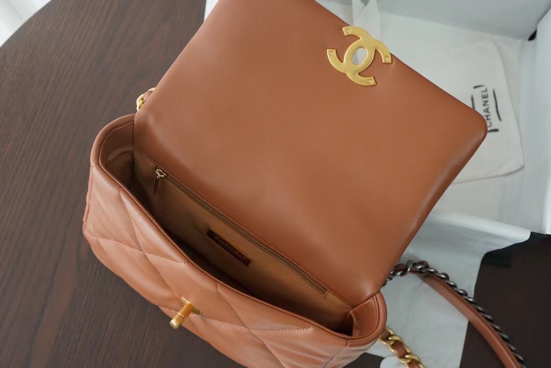Chanel 19 small in caramel